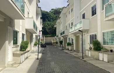 Imagem: A casa em condomínio possui 3 Dormitórios, 3 Banheiros, 1