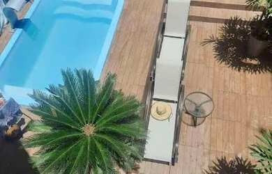 Imagem: A casa possui 4 Dormitórios, 4 Banheiros, 2 Vagas na garagem