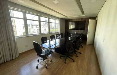 Imagem: O depósito possui 2 Vagas na garagem e 137m² de Área e está