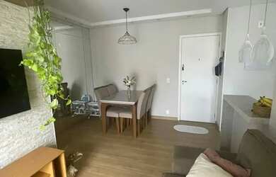 Imagem: O apartamento possui 2 Dormitórios, 1 Banheiro, 1 Vaga na garagem