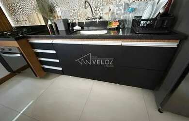 Imagem: O apartamento possui 1 Dormitório, 1 Banheiro, 1 Vaga na garagem