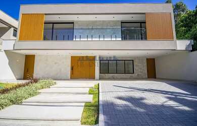 Imagem: A casa em condomínio possui 5 Dormitórios, 5 Banheiros, 2