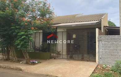 Imagem: A casa possui 2 Dormitórios, 1 Banheiro, 1 Vaga na garagem