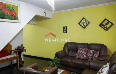 Imagem: A casa possui 3 Dormitórios, 3 Banheiros, 4 Vagas na garagem