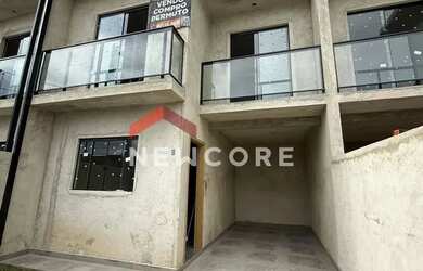 Imagem: A casa possui 3 Dormitórios, 1 Banheiro, 2 Vagas na garagem