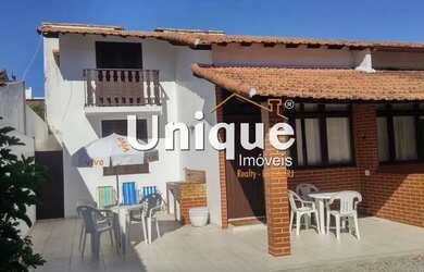 Imagem: A casa possui 3 Dormitórios, 3 Banheiros, 2 Vagas na garagem