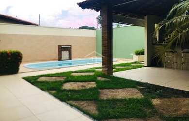 Imagem: A casa possui 4 Dormitórios, 3 Banheiros, 4 Vagas na garagem