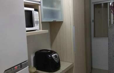 Imagem: O apartamento possui 2 Dormitórios, 1 Banheiro, 1 Vaga na garagem