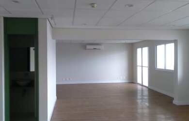 Imagem: O depósito possui 2 Vagas na garagem, 250m² de Área e está