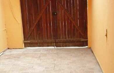 Imagem: A casa possui 2 Dormitórios, 3 Banheiros, 1 Vaga na garagem