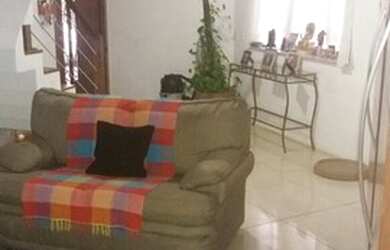 Imagem: A casa possui 3 Dormitórios, 3 Banheiros, 3 Vagas na garagem