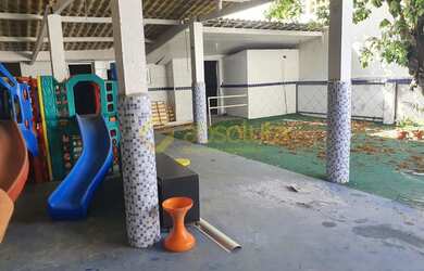 Imagem: A casa possui 4 Dormitórios, 1 Banheiro, 290m² de Área e