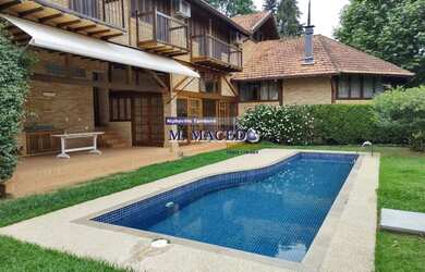 Imagem: A casa possui 5 Dormitórios, 5 Banheiros, 5 Vagas na garagem