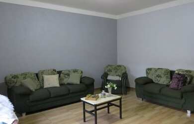 Imagem: A casa possui 3 Dormitórios, 2 Banheiros, 3 Vagas na garagem