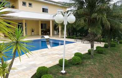 Imagem: A casa à venda possui 4 Dormitórios, 5 Banheiros, 5 Vagas