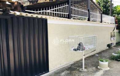 Imagem: A casa possui 2 Dormitórios, 2 Banheiros, 2 Vagas na garagem