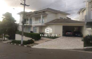 Imagem: A casa em condomínio possui 4 Dormitórios, 5 Banheiros, 5