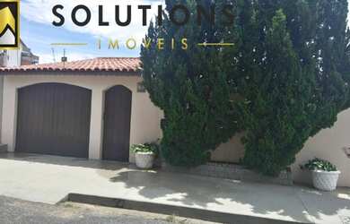 Imagem: A casa possui 2 Dormitórios, 3 Banheiros, 1 Vaga na garagem