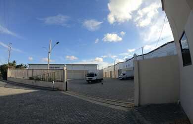 Imagem: O depósito possui 4 Vagas na garagem e 375m² de Área e está