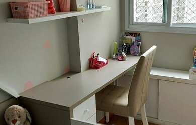 Imagem: O depósito possui 2 Vagas na garagem, 240m² de Área e está