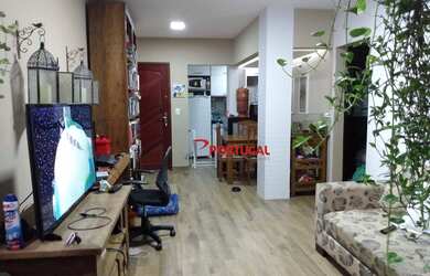 Imagem: O apartamento possui 2 Dormitórios, 1 Banheiro, 1 Vaga na garagem