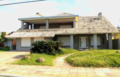 Imagem: A casa possui 5 Dormitórios, 5 Banheiros, 2 Vagas na garagem