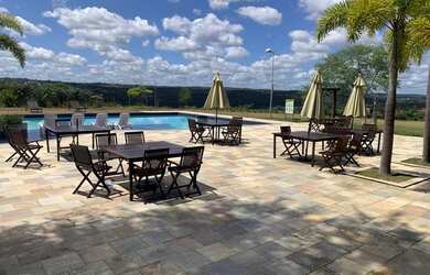 Imagem: O terreno possui 400m² de Área e está localizado em Novo