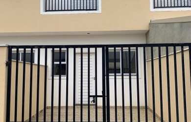 Imagem: A casa possui 2 Dormitórios, 1 Banheiro, 1 Vaga na garagem