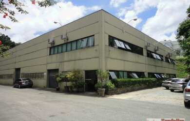 Imagem: O depósito possui 5 Vagas na garagem, 2.722m² de Área e