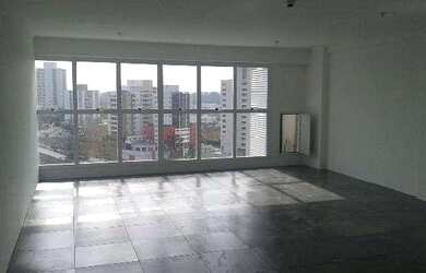 Imagem: O depósito possui 4 Vagas na garagem, 104m² de Área e está