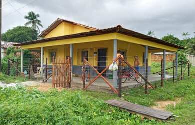 Imagem: A casa possui 2 Dormitórios, 2 Banheiros, 1 Vaga na garagem