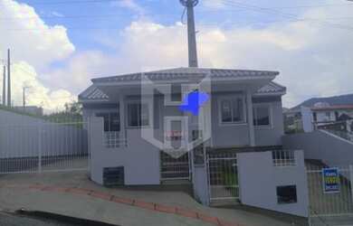 Imagem: A casa possui 2 Dormitórios, 1 Banheiro, 2 Vagas na garagem