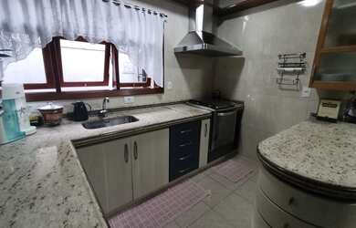 Imagem: A casa em condomínio possui 3 Dormitórios, 5 Banheiros, 320m²