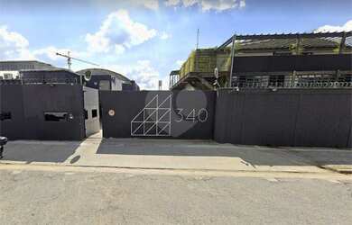 Imagem: O depósito possui 5 Vagas na garagem, 2.500m² de Área e