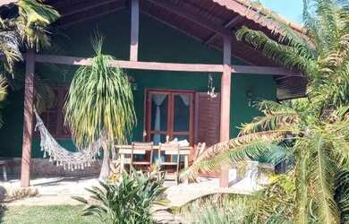 Imagem: A casa possui 3 Dormitórios, 2 Banheiros, 1 Vaga na garagem