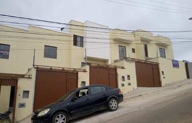 Imagem: A casa possui 2 Dormitórios, 2 Banheiros, 1 Vaga na garagem