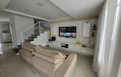 Imagem: A casa possui 3 Dormitórios, 3 Banheiros, 1 Vaga na garagem