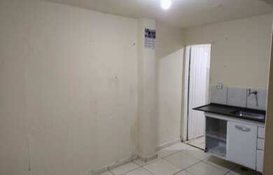 Imagem: A casa possui 1 Dormitório, 1 Banheiro, 1 Vaga na garagem e