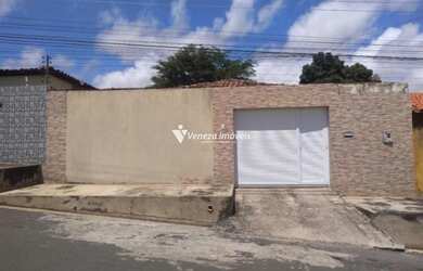 Imagem: A casa possui 3 Dormitórios, 1 Banheiro, 2 Vagas na garagem