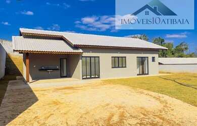 Imagem: A casa em condomínio possui 3 Dormitórios, 2 Banheiros, 4