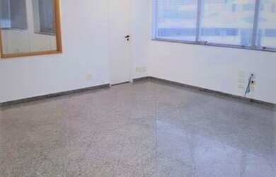 Imagem: O depósito possui 4 Vagas na garagem, 132m² de Área e está