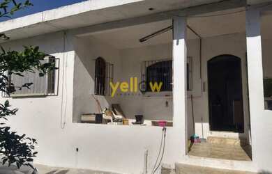 Imagem: A casa possui 2 Dormitórios, 1 Banheiro, 5 Vagas na garagem