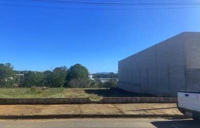 Imagem: O terreno possui 600m² de Área e está localizado em Jardim