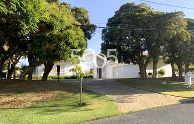 Imagem: A casa em condomínio possui 5 Dormitórios, 5 Banheiros, 3