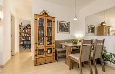 Imagem: O apartamento possui 2 Dormitórios, 1 Banheiro, 1 Vaga na garagem