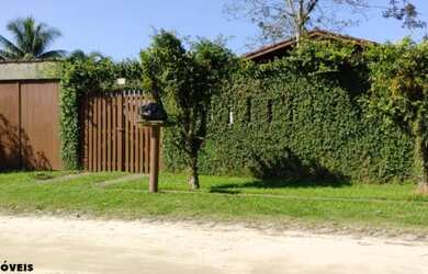 Imagem: A casa possui 2 Dormitórios, 1 Banheiro, 5 Vagas na garagem