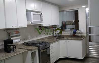 Imagem: A casa possui 3 Dormitórios, 2 Banheiros, 2 Vagas na garagem