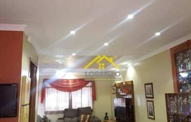 Imagem: A casa possui 3 Dormitórios, 1 Banheiro, 2 Vagas na garagem