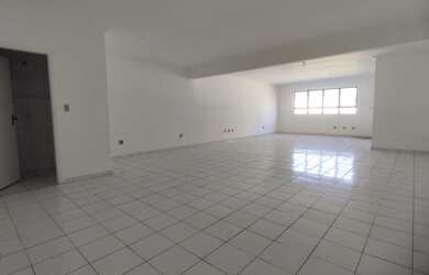 Imagem: O depósito possui 1 Vaga na garagem, 80m² de Área e está