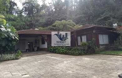 Imagem: A casa possui 5 Dormitórios, 5 Banheiros, 2 Vagas na garagem